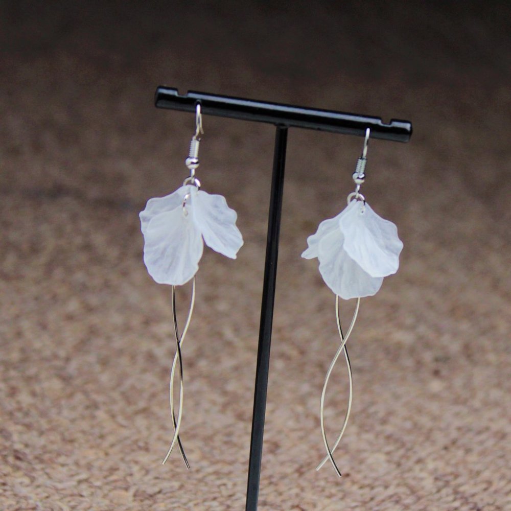 Boho White Flower With Long silver Tassel  Earring - Picture 10 of 13